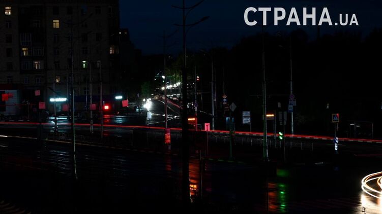 Кадры блэкаута в Харькове после российских обстрелов