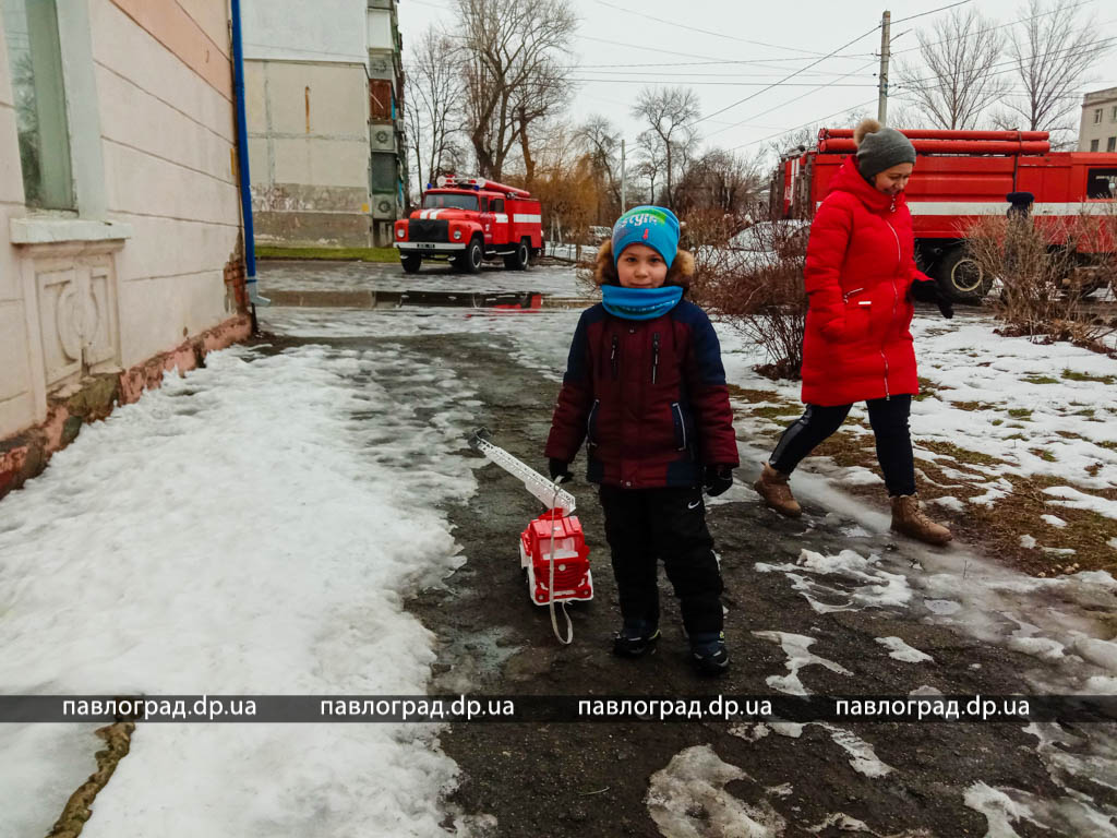 Фото павлоград.dp.ua с места пожара