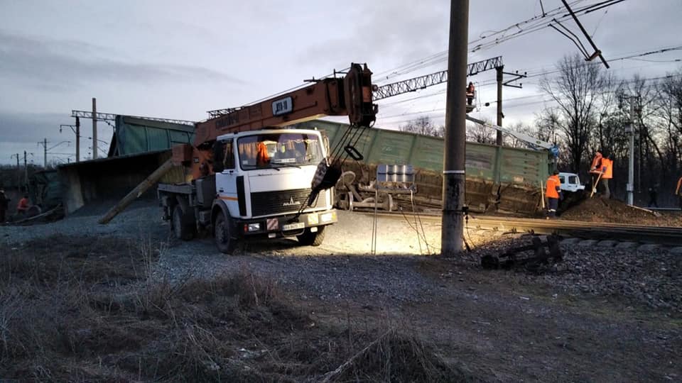 В Днепропетровской области произошла авария на железной дороге. Фото: facebook.com/MNSDNE